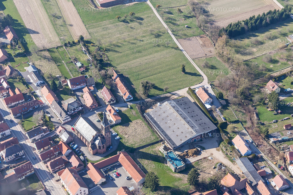 Aerial view: Church building in the village center in Betschdorf in the state Bas-Rhin, France.Photo: IMG_097450.jpg taken on 03/16/2017 by Werner Riehm/FLY-FOTO.comResolution of the original: 4827 x 3218 px