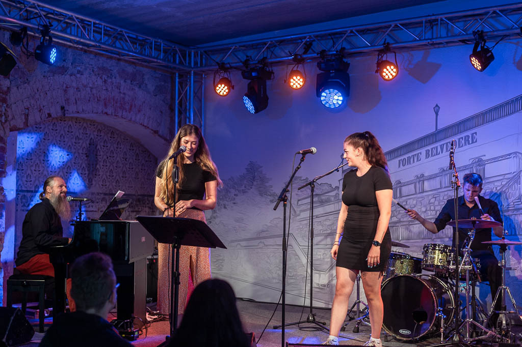 Karaoke mit Liveband | Karaoke mit Forster Family im Forte Belvedere Leisnig zum Festival Hallo Leisnig 2022. - Realisiert mit Pictrs.com