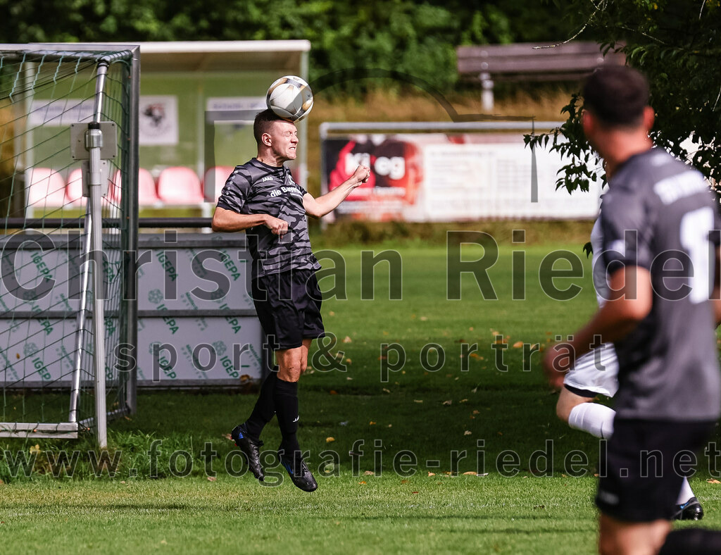 2023-08-27_030_TSV_Egmating_II_gegen_SG_Grasbrunn-Haar_II | Egmating, Deutschland, 27.08.2023:
Fußball, B-Klasse 2023 / 2024, 2. Spieltag, TSV Egmating II gegen (SG) Grasbrunn / Haar II, Endergebnis: 1:2

Hans Schmöller (TSV Egmating, #9)

Foto: Christian Riedel / fotografie-riedel.net