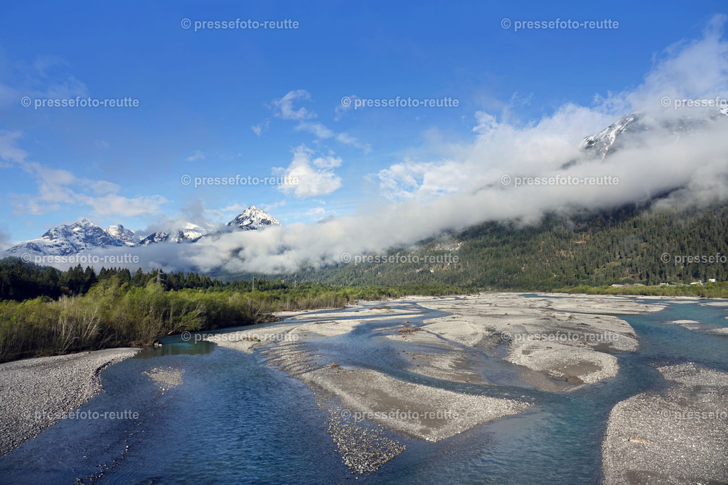 welltvi-Lechfluss-bei-Johannesbruecke-09052019-DSD00909 | Info aus dem Bezirk Reutte/Ausserfern Tirol sowie eine umfangreiche Bilddatenbank über die gesamte Region: Lechtal, Talkessel Reutte, Tannheimertal, Zwischentoren. Lech, Plansee, Zugspitze, Grenztunnel, B179, Fernpassstraße, Verkehr, Lawinen, Tradition, - Realisiert mit Pictrs.com