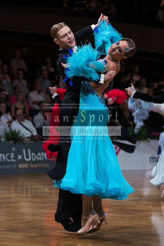 20250820_WDSF Standard Rising Stars R3-3486 | Tanzsportbilder, Standardtanz, Lateintanz, WDSF, DTV, LTVB, dancecomp, goc, hessen tanzt, blaues band der spree, walzer, tango, wiener walzer, slowfox, quickstepp, samba, rumba, cha-cha-cha, paso doble. jive, hd-kroft photography, turniertanzsport