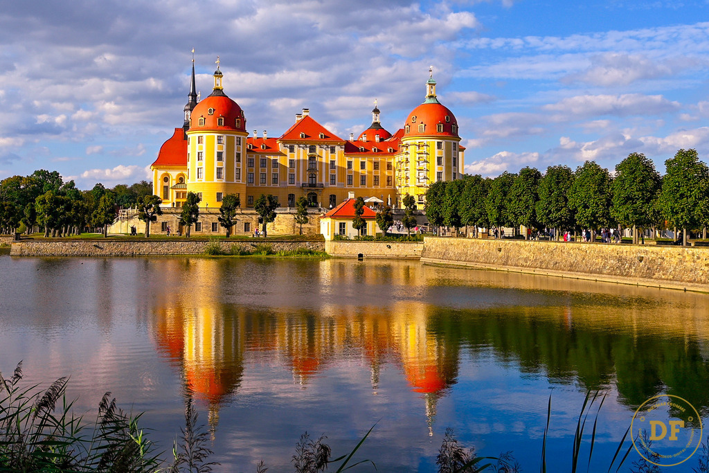 2.W-App-Moritzburg-Schloss | Geschenke, Wandbilder und Accessoires mit Motiven aus Dresden und anderen schönen Orten zur Verschönerung Deines zu Hauses und zum verschenken gewünscht? Wähle Deine Lieblingsbild auf dem Produkt Deiner Wahl. 