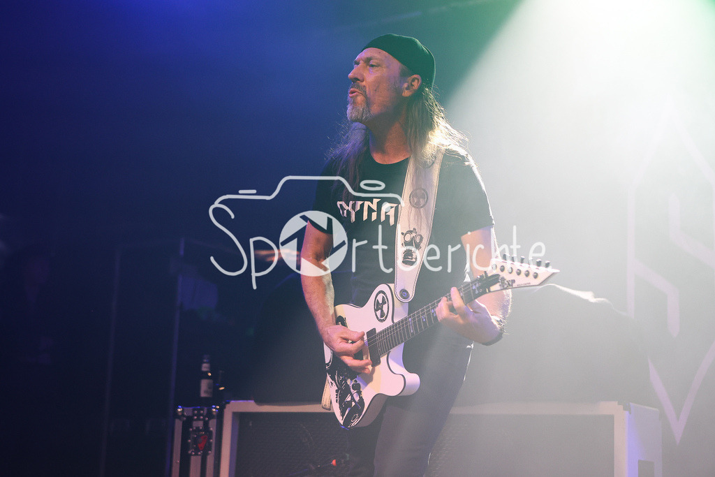 Night Of The Living Trash  | Sacred Reich Gitarrist Wiley Arnett in Aktion beim Auftritt im Backstage Werk in Muenchen