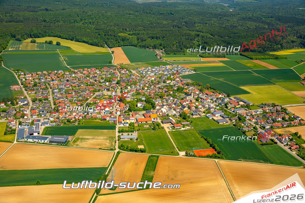 Klassische Luftaufnahme ohne Drohne zeigt:Hofstetten bei Hitzhofen - Die Luftbildaufnahme wurde 2025 vom UL-Flugzeug heraus erstellt ( keine Drohne ) - Hochauflösende Luftaufnahme -Nicht vergleichbar mit Google Maps oder Satelittenbilder- Die Geschenkidee !Mit Lizenz und Bildrechte bestellbar