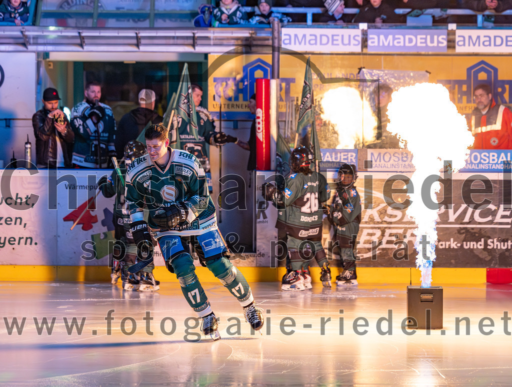 2026-02-27_006_TSV_Erding_gegen_EV_Fuessen | Erding, Deutschland, 27.02.2026:Eishockey, Oberliga Süd 2025 / 2026, 51. Spieltag, TSV Erding gegen EV Füssen, Endergebnis: 2:4Elia Ostwald (Erding Gladiators, #17)Foto: Christian Riedel / fotografie-riedel.net