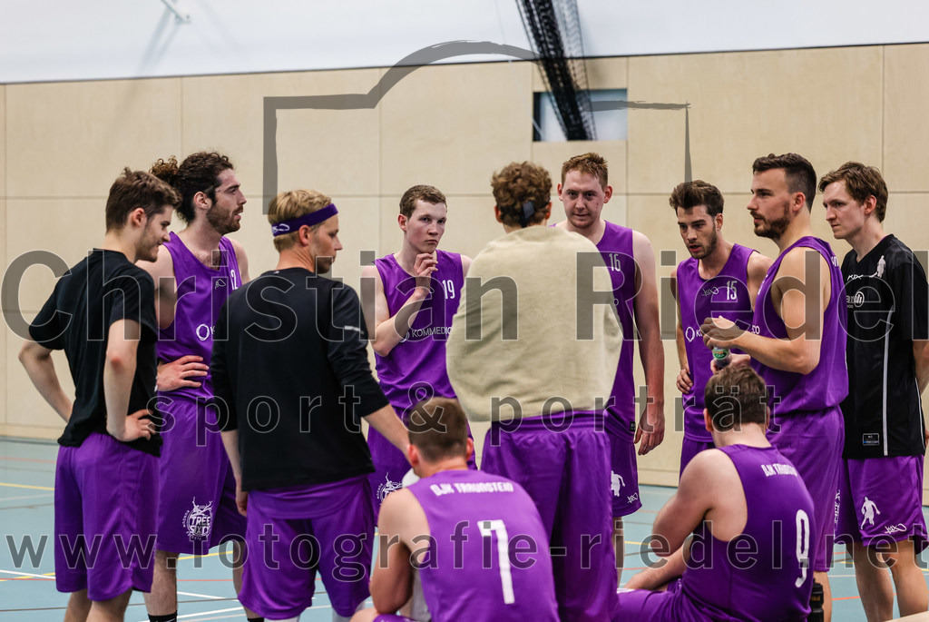 2022-05-01_032_TSV_Vaterstetten_gegen_DJK_Traunstein | Vaterstetten, Deutschland, 01.05.2022:
Basketball, Aufstiegsrunde zur Bayernliga 2021 / 2022, 5. Spieltag, TSV Vaterstetten gegen DJK Traunstein, Endergebnis: 87:79

D. Berger (DJK Traunstein, #12), A. Schatz (DJK Traunstein, #19), C. Joch (DJK Traunstein, #16), Maximilian Hoernes (DJK Traunstein, #15), Michael Aicher (DJK Traunstein, #7), C. Ortner (DJK Traunstein, #9)

Foto: Christian Riedel / fotografie-riedel.net