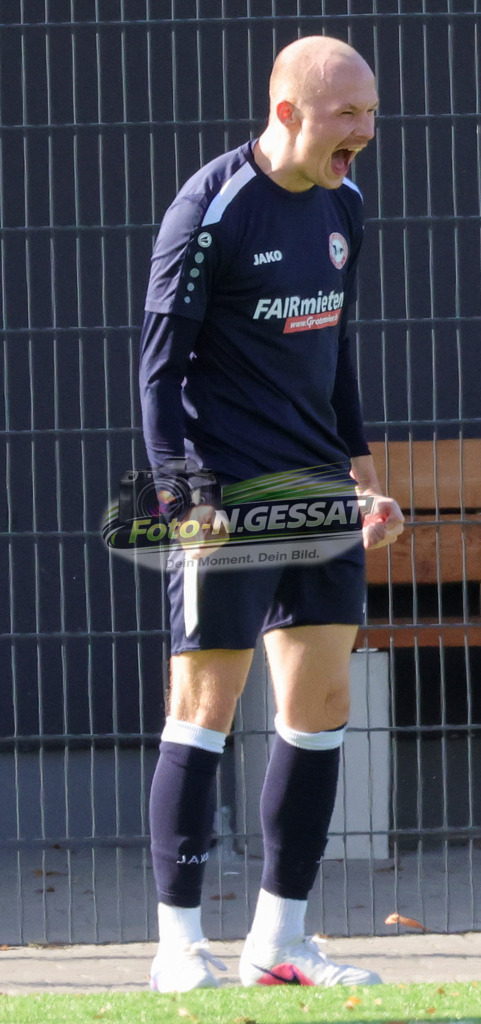 VfL Holsen - TV Elverdissen | Auf dem Bild zu sehen: schwarz VfL Holsen: Luca Jan Filusch VfL Holsen, TV Elverdissen, Saison 26/27, Kreisliga A, Holsen, Deutschland - Realisiert mit Pictrs.com