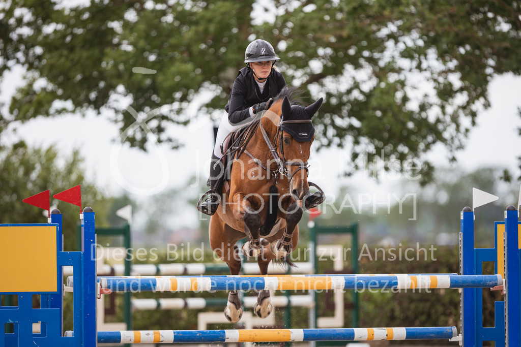 240614_Lemwerder_M2-Springen-444 | Deine schönsten Turniermomente als professionelle Fotos! Entdecke hochwertige Pferdesport-Fotografie im Online-Shop. Jetzt Fotos finden & bestellen!