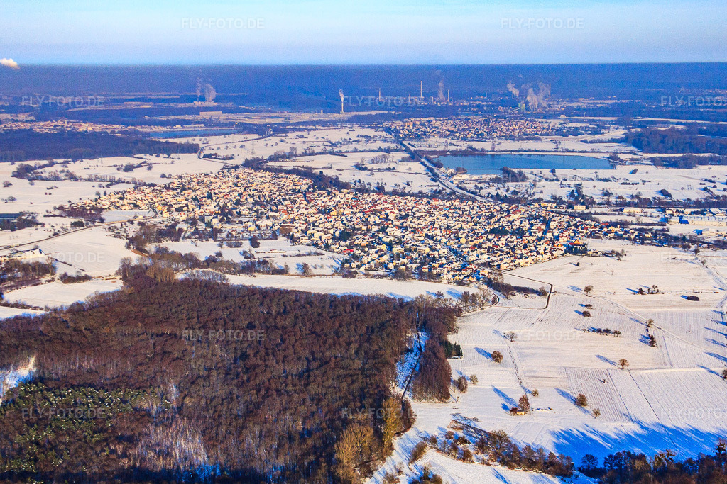 Luftbild: Stadtansicht bei Schnee im Winter aus Südwesten in Hagenbach im Bundesland Rheinland-Pfalz in Deutschland. Foto: IMG_36551.jpg vom 05.01.2011 durch Werner Riehm/FLY-FOTO.de