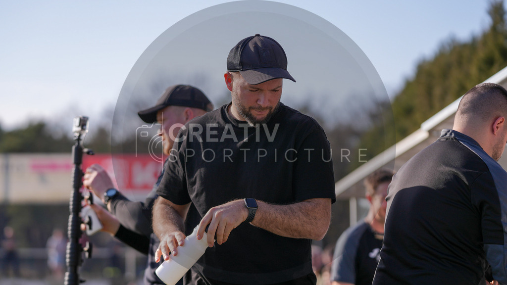 Fußball, Herren, Saison 2025/2026, Regionalliga Nordost, 24. Spieltag, FSV 63 Luckenwalde vs. 1.FC Lokomotive Leipzig, Samstag 28.02.2026, Werner-Seelenbinder-Stadion Luckenwalde, | Fußball, Herren, Saison 2025/2026, Regionalliga Nordost, 24. Spieltag, FSV 63 Luckenwalde vs. 1.FC Lokomotive Leipzig, Samstag 28.02.2026, Werner-Seelenbinder-Stadion Luckenwalde, Im Bild: Michael Braune (Trainer Luckenwalde) - Realisiert mit Pictrs.com