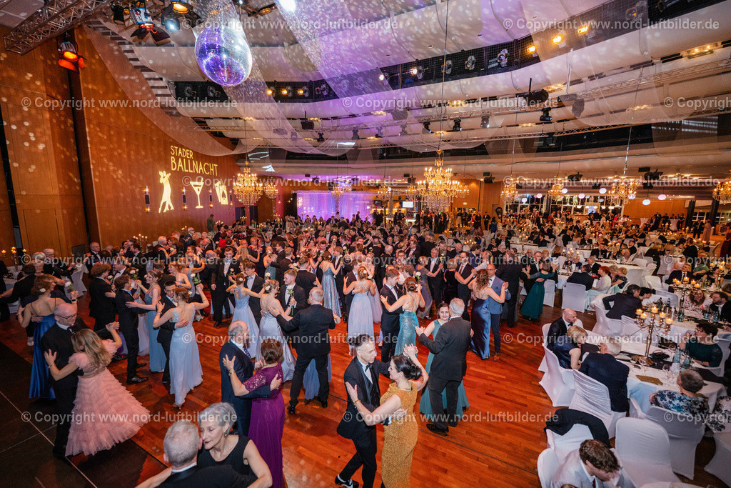 Stader Ballnacht_ELS_3625070326 Kopie | Luftbilder aus Norddeutschland. Die große Luftbild Bilddatenbank von Sylt, Amrum, Föhr, Büsum, Cuxhaven, Hamburg, Bremen, Bremerhaven, Cuxhaven, Langeoog, Norderney, Borkum, Emden, Nordsee, Ostsee, Flensburg, Kiel, Stralsund, Rostock, Darß, Rügen, Usedom