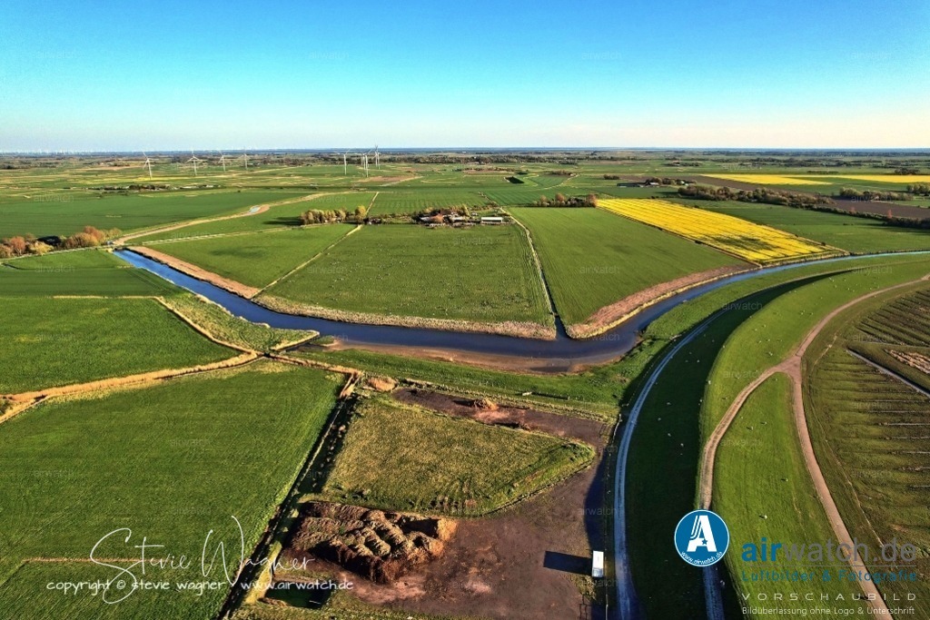 Luftbilder Tümlauer Koog  | Die malerischen Salzwiesen in der Umgebung von Tümlauer Koog bieten auch eine wunderschöne Kulisse für Naturbeobachtungen und Fotografie, während sie gleichzeitig ein wichtiges Biotop für zahlreiche Vogelarten darstellen.