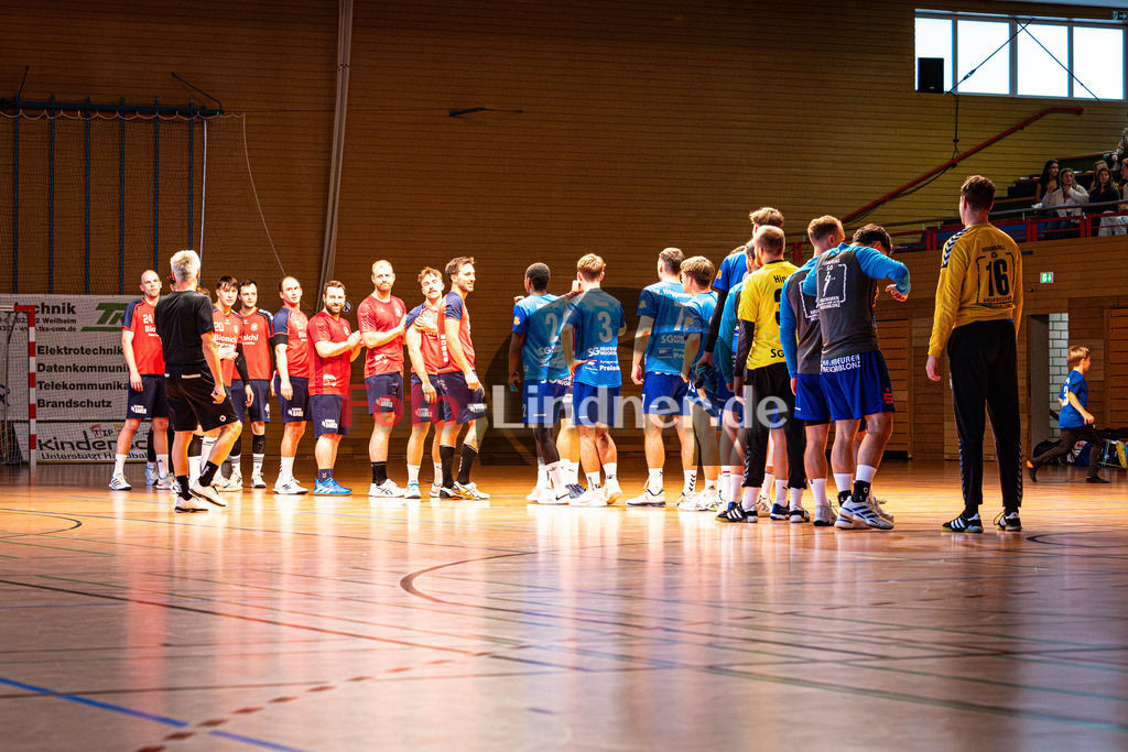 TSV Weiheim gegen SG Kaufbeuren/Neugablonz | Bezirksoberliga Handball Herren 2025/26, TSV Weiheim gegen SG Kaufbeuren/Neugablonz, 20251004,Eröffnung, Mannschaftsvorstellung,2025-10-04 in Weilheim (Jahnhalle)Copyright: WolfgangxLindner