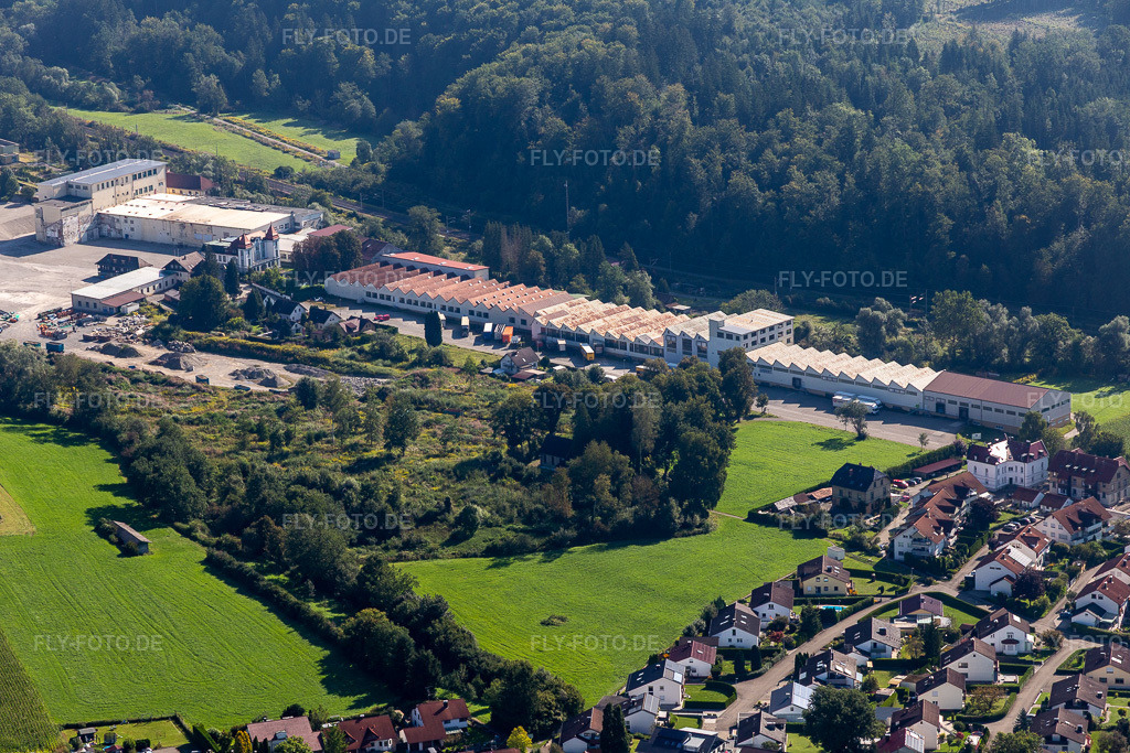 Luftbild: Fabrikstr im Ortsteil Mochenwangen in Wolpertswende im Bundesland Baden-Württemberg in Deutschland. Foto: IMG_129075.jpg vom 04.09.2021 durch Werner Riehm/FLY-FOTO.de
