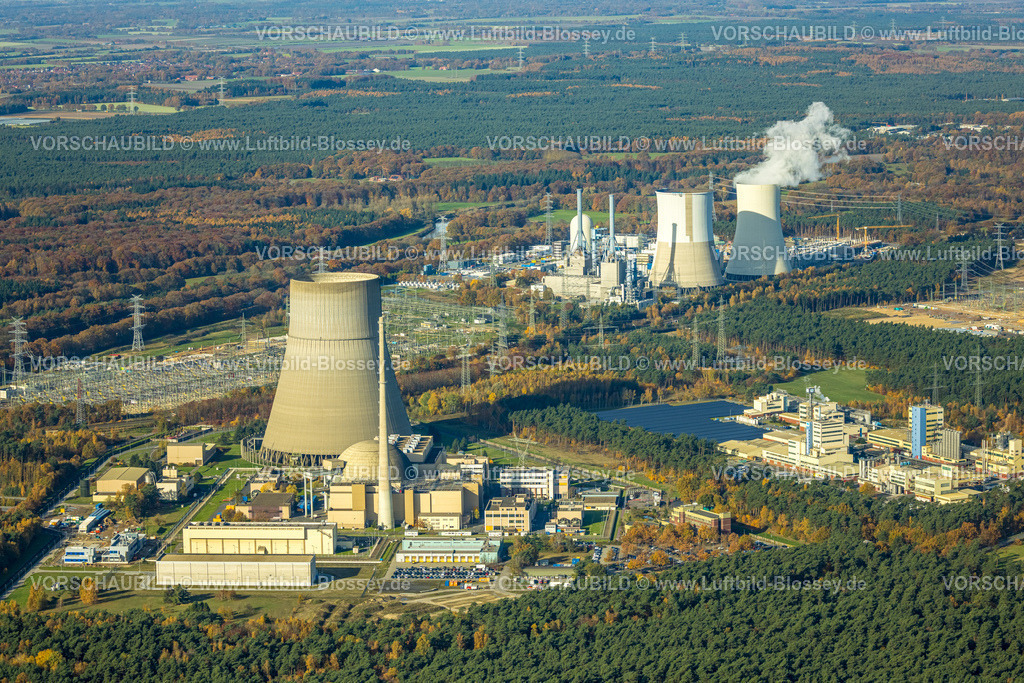 Lingen251104662KernkraftwerkEmsland | Luftbild, Kernkraftwerk Emsland, Kühlturm und weißer Rauch, Umspannwerk Hanekenfähr, Estringen, Lingen, Norddeutschland, Ostfriesland, Niedersachsen, Deutschland