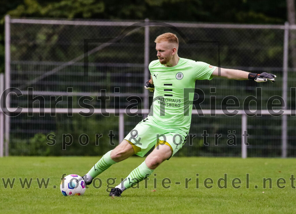 2023-08-26_094_TSV_Ebersberg_gegen_TSV_Oberpframmern | Ebersberg, Deutschland, 26.08.2023:
Fußball, Kreisliga 2023 / 2024, 2. Spieltag, TSV 1877 Ebersberg gegen TSV Oberpframmern, Endergebnis: 5:1

Torwart Marinus Pohl (TSV 1877 Ebersberg, #25)

Foto: Christian Riedel / fotografie-riedel.net
