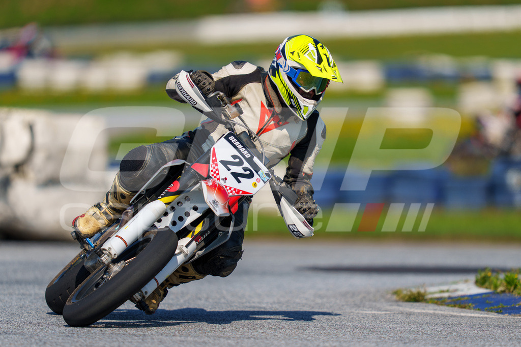 SuperMoto_Staatsmeisterschaft_Greinbach_211 | GRIPcapture steht für authentische Sportfotografie in Österreich – für Momente, die mehr sind als Geschwindigkeit oder Ergebnis. Es geht um Emotion, Spannung, Fokus und den Augenblick, der oft nur einen Wimpernschlag dauert.Ob Motorsport, Teamsport oder 