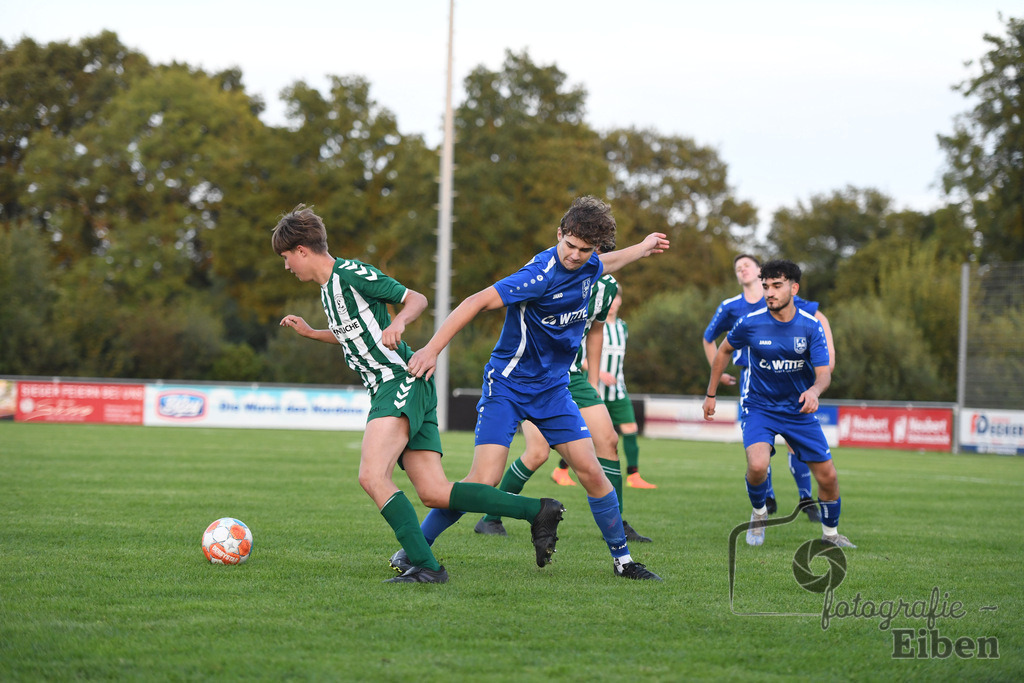 FC Rastede-VFL Oldenburg | A-Jugend Bezirkspokal; FC Rastede (blau)-VFL Oldenburg (grün) am 16.08.2023 in Rastede (Sportanlage Köttersweg), Deutschland, Photo: Philip Eiben 2023 - Realisiert mit Pictrs.com