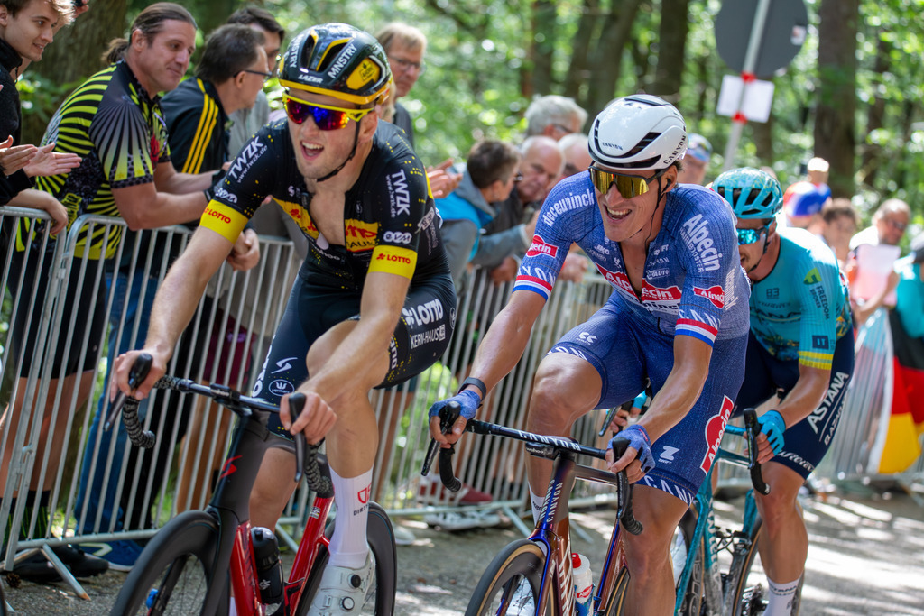 Lidl Deutschland Tour 2024 (Radsport), 4. Etappe und letzte Etappe Von Annweiler am Trifels nach Saarbrücken (182,7 KM). Bild: Ankunft an der Kalmit, dem höchsten Berg im Pfälzerwald | Lidl Deutschland Tour 2024 (Radsport), 4. Etappe und letzte Etappe Von Annweiler am Trifels nach Saarbrücken (182,7 KM). Bild: Ankunft an der Kalmit, dem höchsten Berg im Pfälzerwald - Realisiert mit Pictrs.com