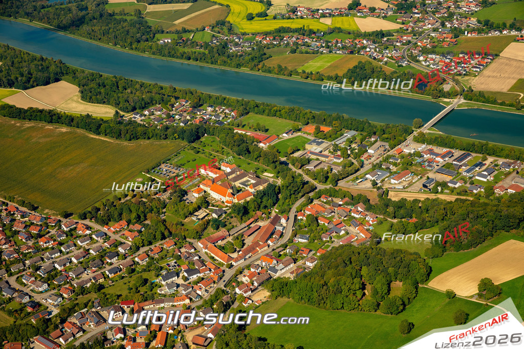 Das Luftbild zeigt :  Niederviehbach - Die Luftaufnahme wurde 2023 vom UL-Flugzeug aus erstellt ( keine Drohne ) - Hochauflösende Luftaufnahme - Für grossformatige Ausdrucke geeignet. Die Geschenkidee !Mit Lizenz und Bildrechte bestellbar