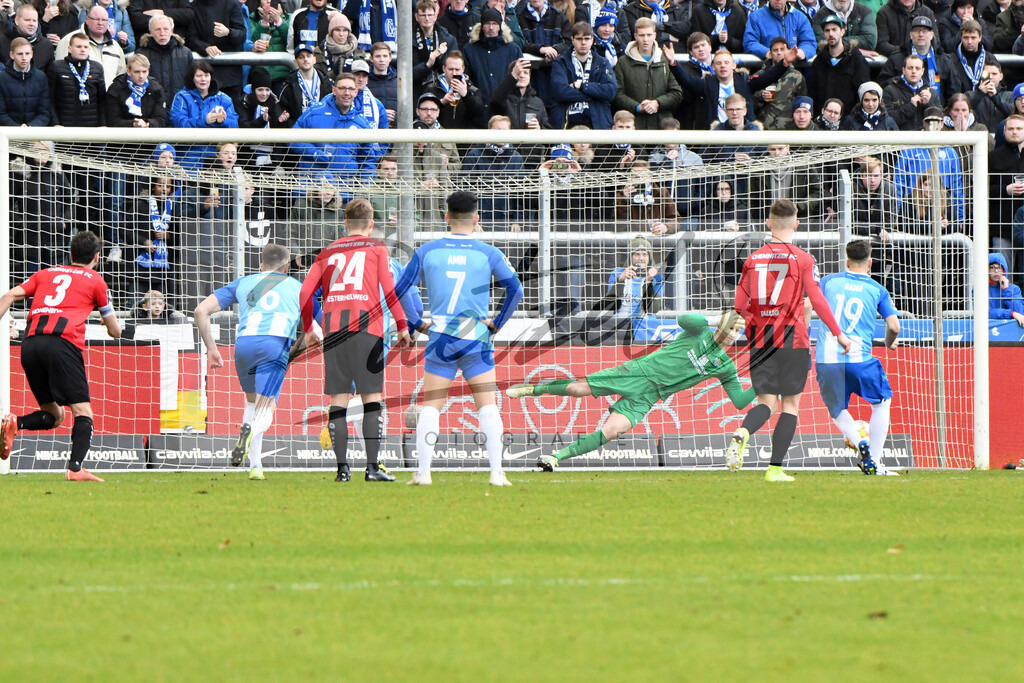 20200201_MEPCHE_0085 | Fußball, Herren: Torhueter Jakub Jakubov (Chemnitzer FC) haelt einen Foulelfmeter von Valdet Rama (SV Meppen) waehrend des Spiels der 3. Liga zwischen SV Meppen und Chemnitzer FC in der Haensch-Arena am 01.02.2020 in Meppen, Deutschland. DFB / DFL REGULATIONS PROHIBIT ANY USE OF PHOTOGRAPHS AS IMAGE SEQUENCES AND/OR QUASI-VIDEO. - Realisiert mit Pictrs.com