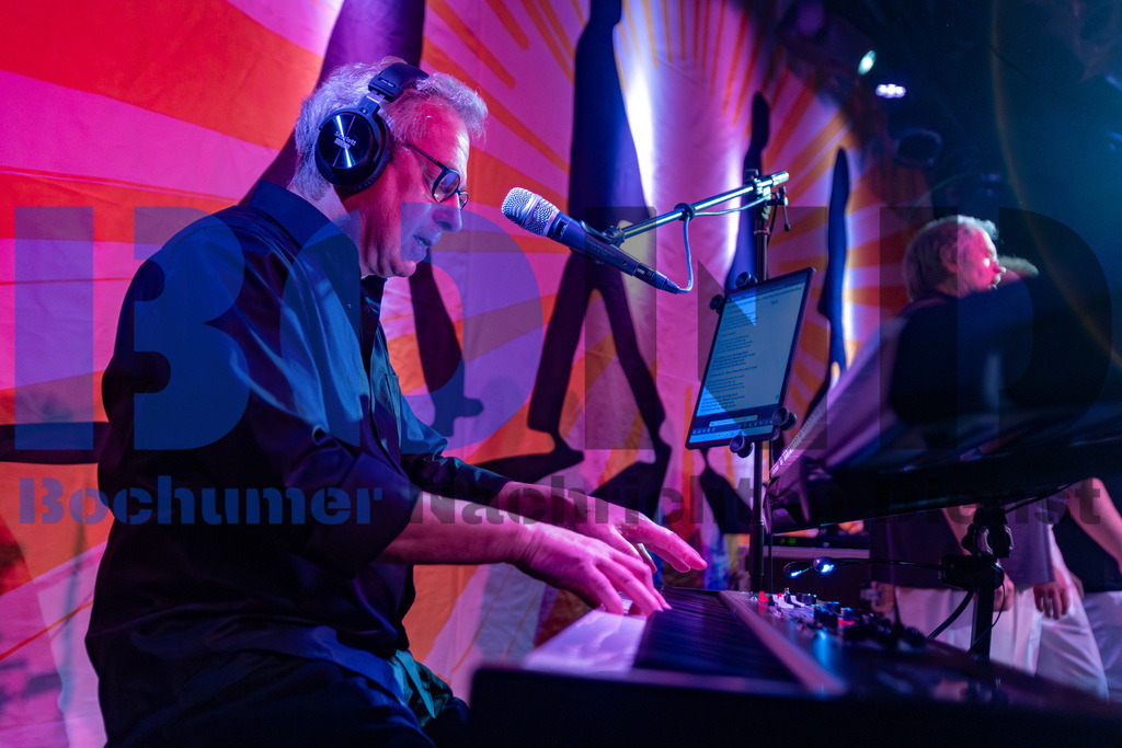 SES_GBAZEC20241227-93 | bond - Realisiert mit Pictrs.com