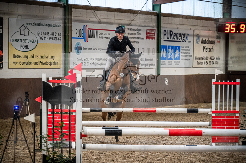 Hallenreittunier Voxtrup 2023 | Entdecke hochwertige Reitturnierfotos von Foto Oger. Professionell, emotional und authentisch – jetzt Lieblingsmomente im Shop bestellen. - Realisiert mit Pictrs.com