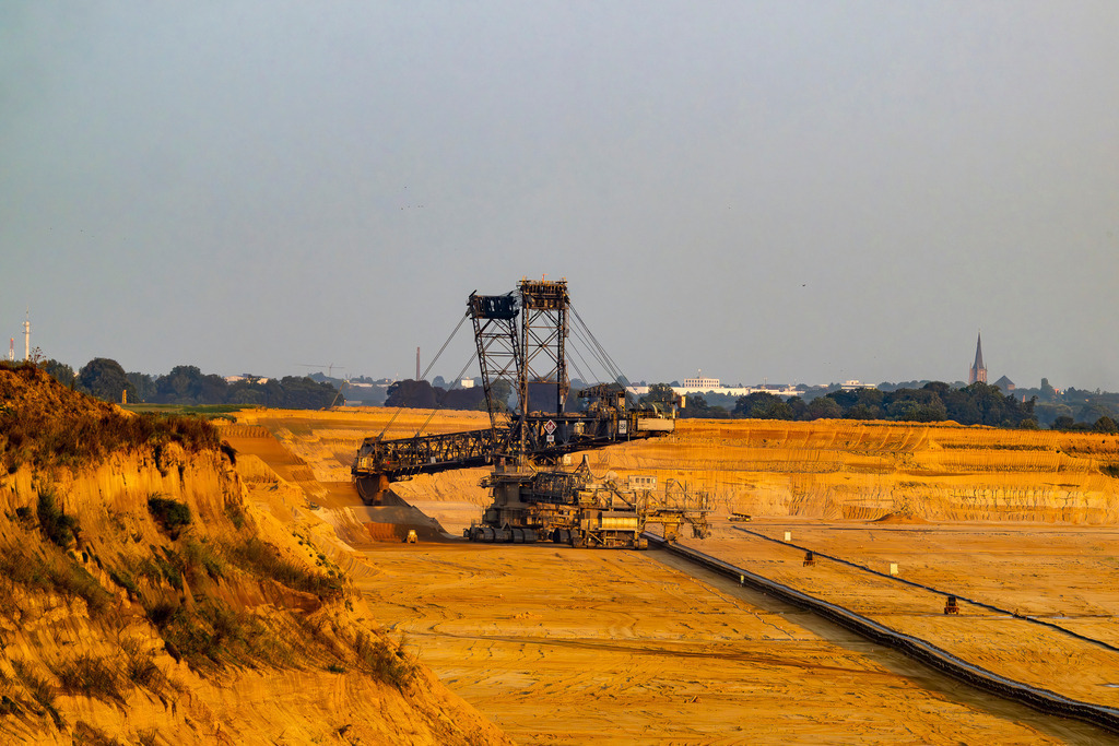 Tagebau Garzweiler - 1.9.2024 | Entdecke exklusive Fotografie im muebri Shop: Stimmungsvolle Motive  Naturaufnahmen und mehr. Jetzt hochwertige Wandbilder und Fotoabzüge online kaufen! - Realisiert mit Pictrs.com