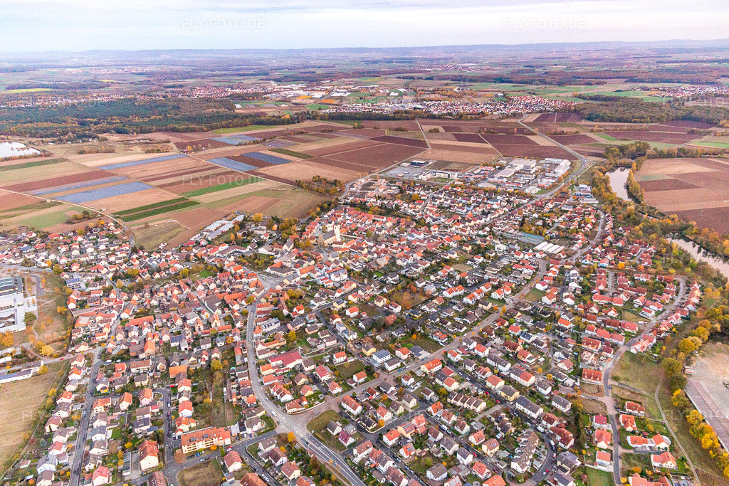 Luftbild: Ortschaft am alten Main in Grafenrheinfeld im Bundesland Bayern in Deutschland. Foto: IMG_112464.jpg vom 02.11.2018 durch Werner Riehm/FLY-FOTO.de