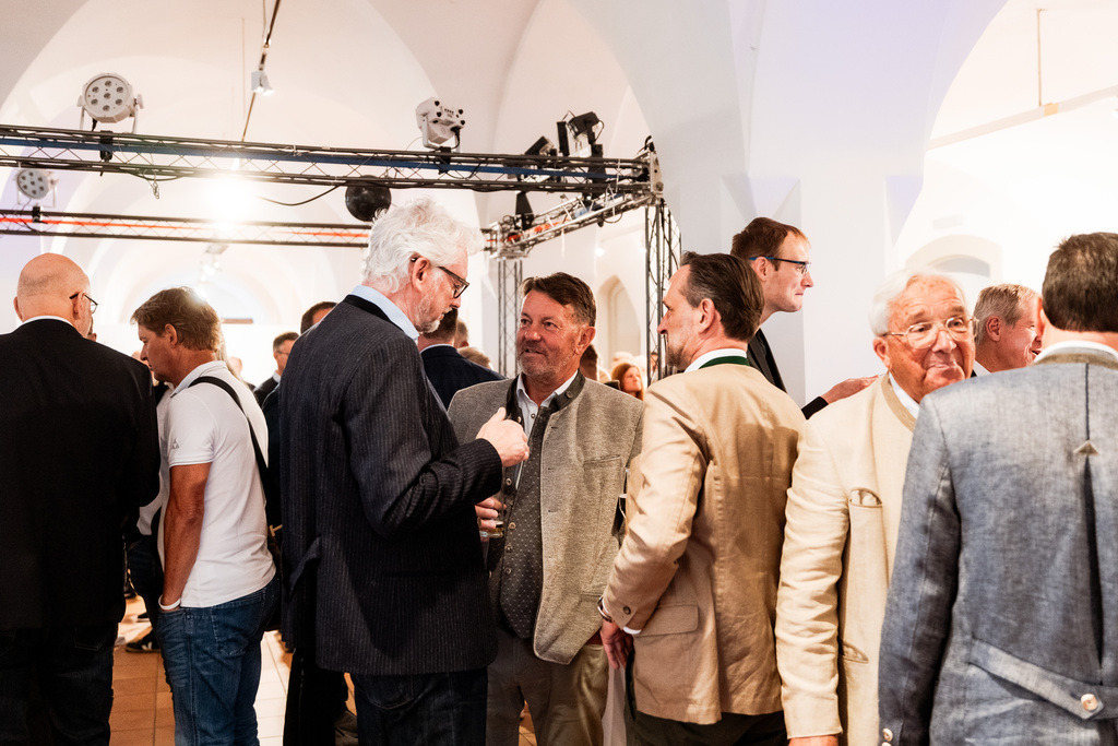 SR502702 | Media Hub Simon Reisinger - Realisiert mit Pictrs.com