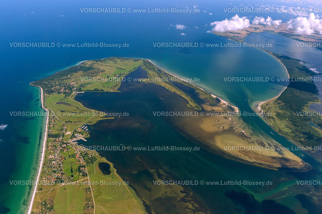 Hiddensee12082830 | Nordspitze der Insel Hiddensee mit dem Leuchtturm Dornbusch und der Ortschaft Kloster,  Insel Hiddensee, Ostseeinsel, Mecklenburg-Vorpommern, Deutschland, Europa