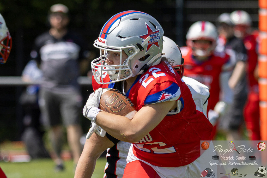 GFLW 1: German Football League Women 1: Rodgau Pioneers Ladies - Stuttgart Scorpions Sisters, 07.06.2026 | Lina Hadziefendic (Rodgau Pioneers Ladies #22) läuft den Ball, Rodgau Pioneers Ladies - Stuttgart Scorpions Sisters, Rodgau, Maingau-Energie-Stadion "Am Weichsee", 7.6.2026 - Realisiert mit Pictrs.com