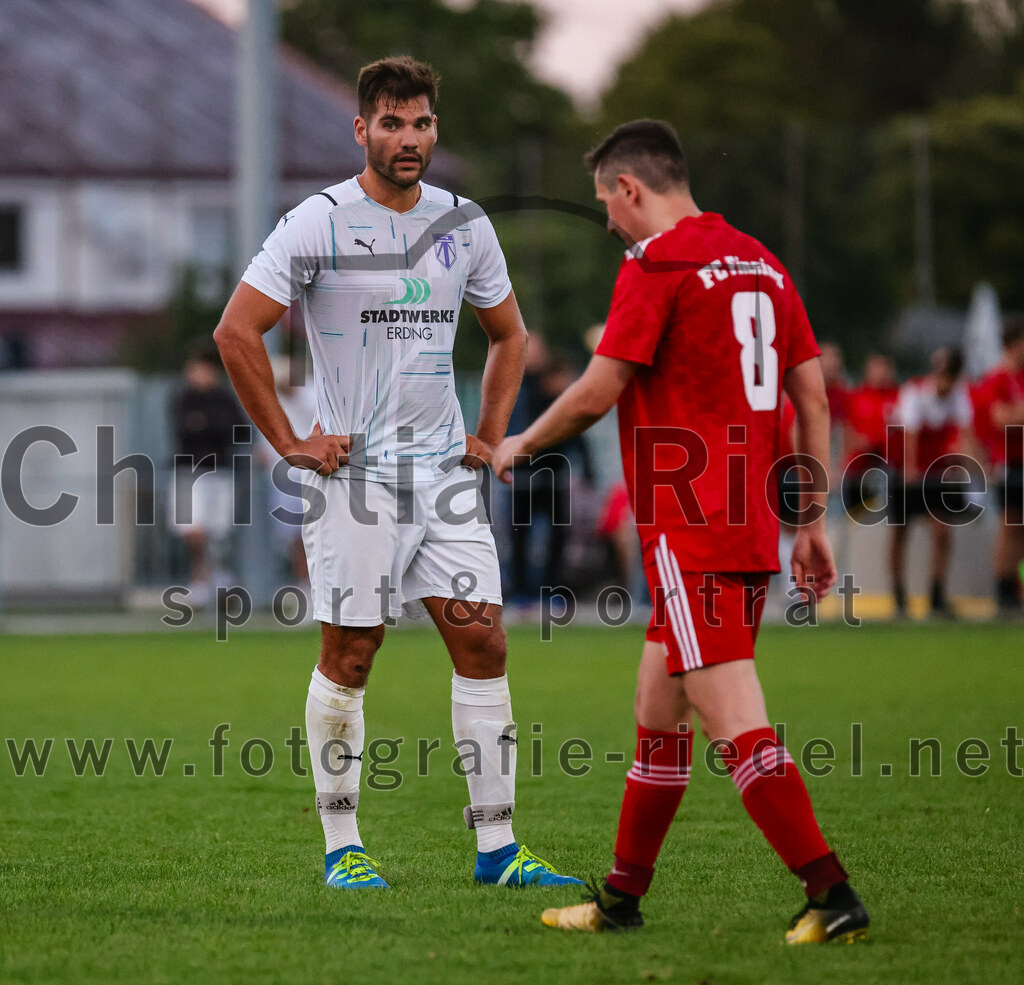 2023-08-01_005_FC_Finsing_gegen_SpVgg_Altenerding | Finsing, Deutschland, 01.08.2023:
Fußball, TOTO Pokal 2023 / 2024, 1. Spieltag, FC Finsing gegen SpVgg Altenerding, Endergebnis: 0:5

Julian Schaumaier (SpVgg Altenerding, #14), Manuel Hierstetter (FC Finsing, #8)

Foto: Christian Riedel / fotografie-riedel.net
