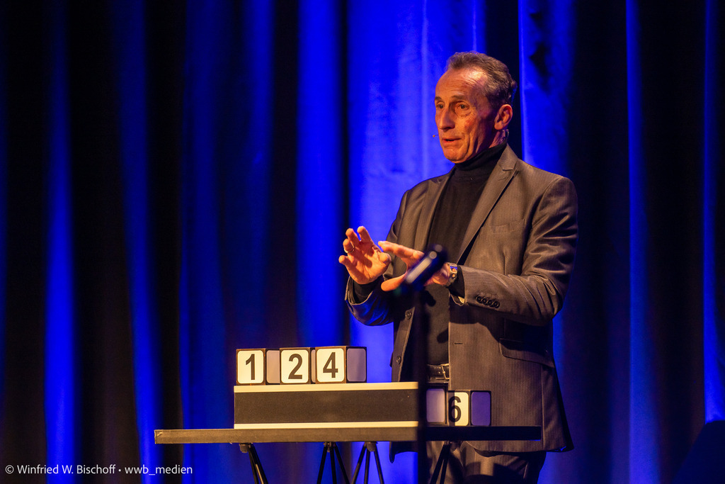 wwb-2412-0089 | <Fotografie> <Video> <Film> <Winfried Bischoff> - Realisiert mit Pictrs.com