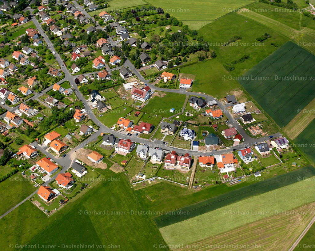2615778 | MAAR 09.06.2006 Wohngebiet einer Einfamilienhaus- Siedlung  in Maar im Bundesland Hessen, Deutschland // Single-family residential area of settlement  in Maar in the state Hesse, Germany Foto: Gerhard Launer