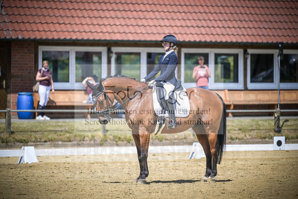 DOS_5254 | Entdecke hochwertige Reitturnierfotos von Foto Oger. Professionell, emotional und authentisch – jetzt Lieblingsmomente im Shop bestellen.Deutschlandweite Turnierfotografie. - Realisiert mit Pictrs.com