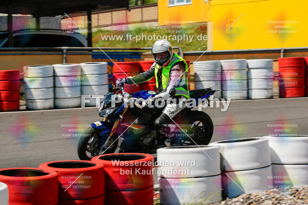 Moto-TeamOBK-22492 | Hier findet Ihr Bilder von Touristenfahrten auf der Nürburgring Nordschleife oder von anderen Veranstaltungen die ich besucht habe. Viel Spass beim Durch Schauen 