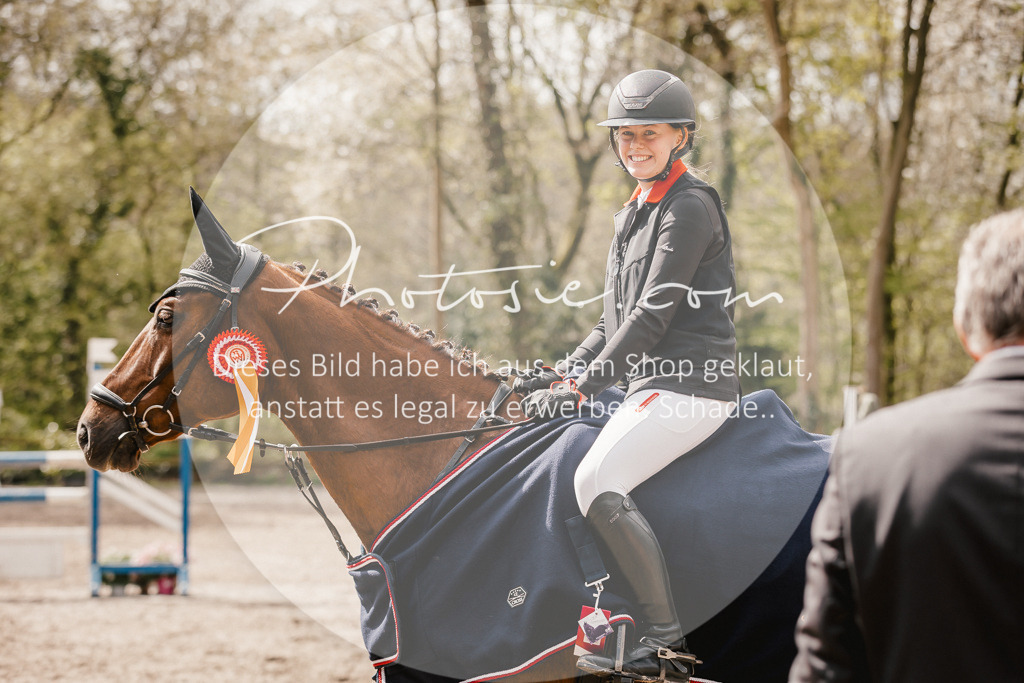 3I6A4412 | Stimmungsvolle Portraits und Reitsportfotografie im Ruhrgebiet und im Münsterland.

Pferdefotografie, Hundefotografie, Tierfotografie, Reportagen, Portraits von Tier und Mensch, Turnierfotografie in Bochum, Recklinghausen, Marl, Haltern am See, Dülmen.. - Realisiert mit Pictrs.com