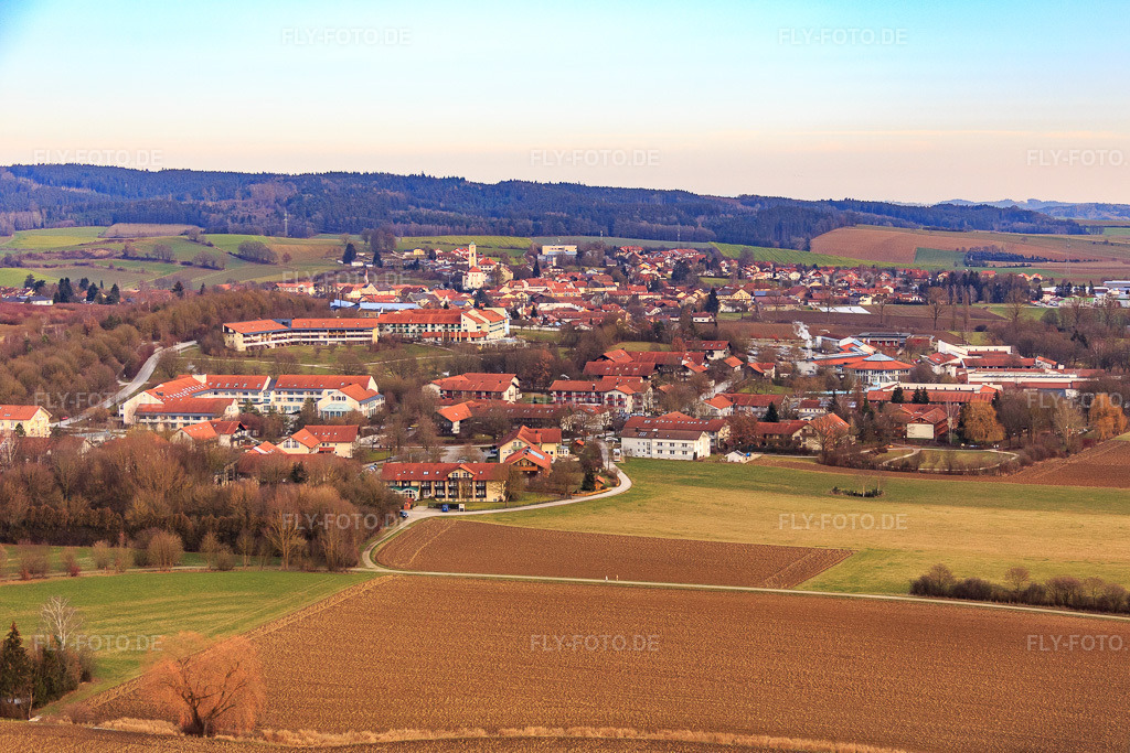 Luftbild: Ortsansicht von Westen im Ortsteil Aunham in Bad Birnbach im Bundesland Bayern in Deutschland. Foto: IMG_085536.jpg vom 31.12.2015 durch Werner Riehm/FLY-FOTO.de