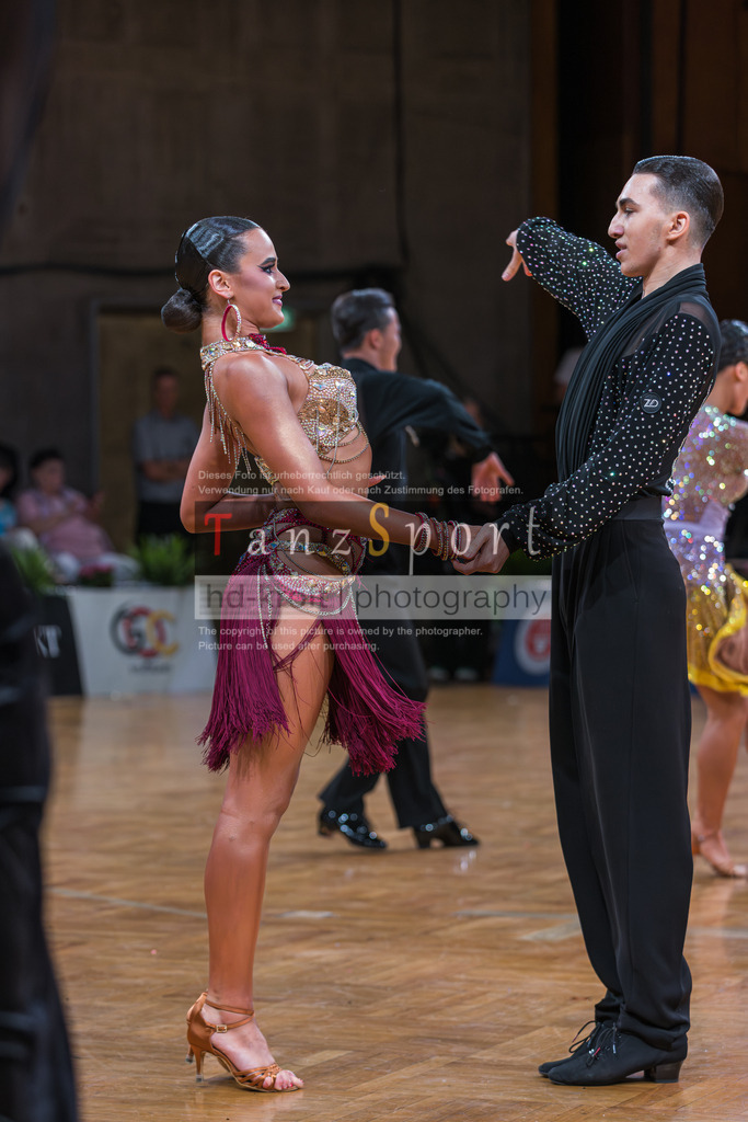 20250820_WDSF Open Lat Youth_2924 | Tanzsportbilder, Standardtanz, Lateintanz, WDSF, DTV, LTVB, dancecomp, goc, hessen tanzt, blaues band der spree, walzer, tango, wiener walzer, slowfox, quickstepp, samba, rumba, cha-cha-cha, paso doble. jive, hd-kroft photography, turniertanzsport