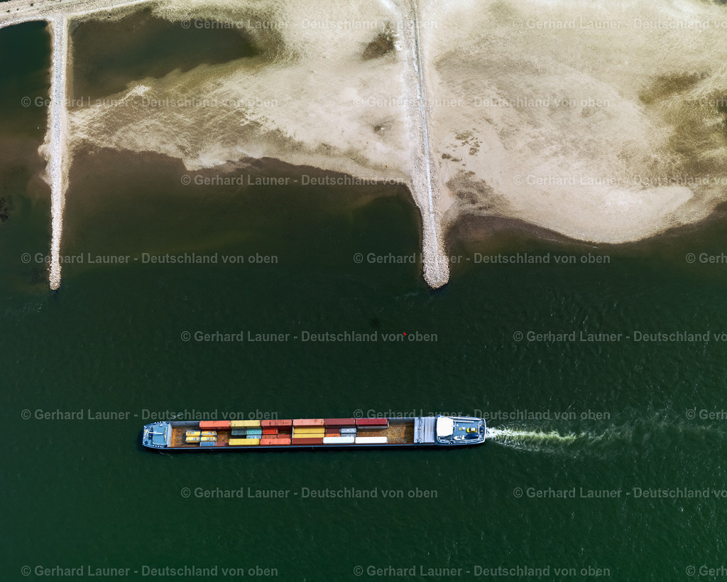 3126181 | Containerschiff beim Passieren einer Sandbank im Rhein bei Oberwesel