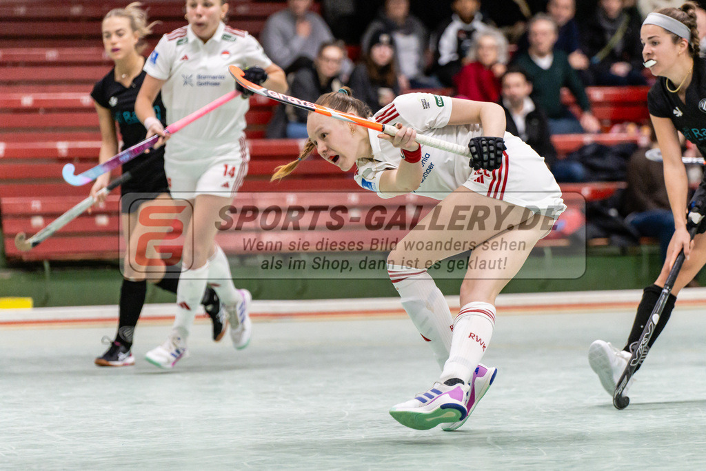 SFE_20250112_0081 | Köln, Deutschland, 12.01.2025:  ßHockey 1. Bundesliga Damen Rot-Weiss Köln - Schwarz-Weiß Köln im KTHC Stadion Rot-Weiss Köln Tennis and Hockey Club am 12.01.2025 in Köln, Deutschland. (Foto von Stephan Fehrmann)Köln, Germany, 12.01.2025: ßHockey 1. Bundesliga Damen Rot-Weiss Köln - Schwarz-Weiß Köln in KTHC Stadion Rot-Weiss Köln Tennis and Hockey Club at 12.01.2025 in Köln, Deutschland. (Foto from Stephan Fehrmann)