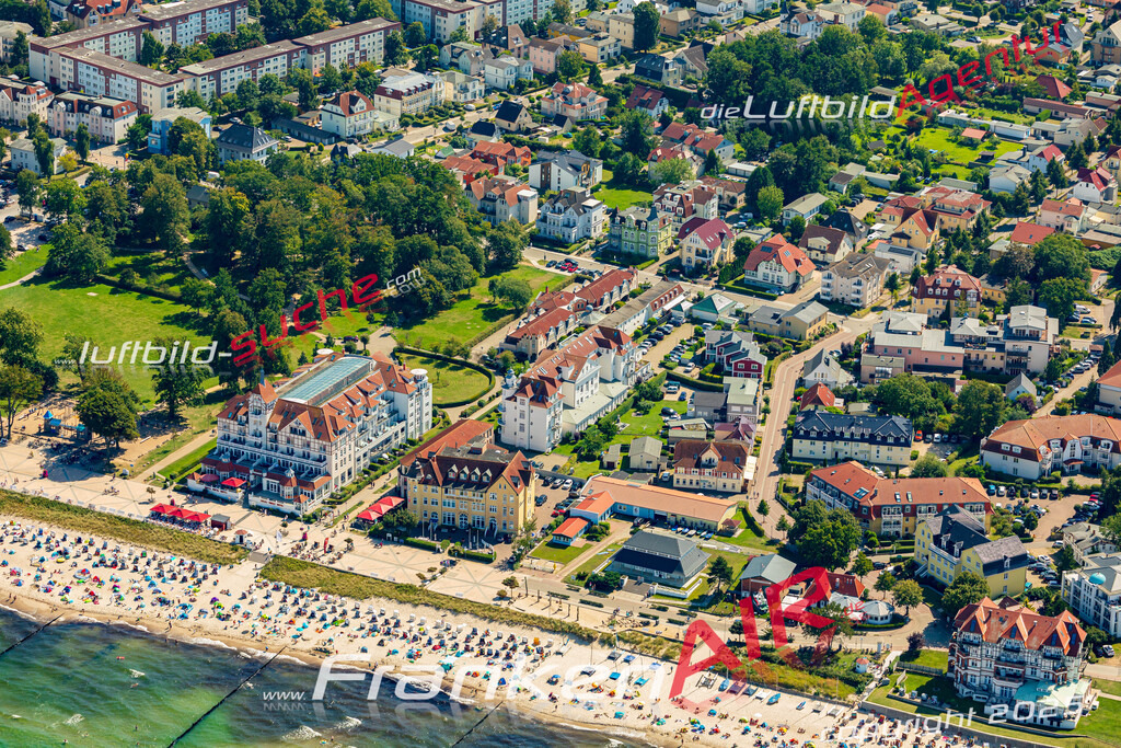 Luftaufnahme der Stadt Kühlungsborn - Die Luftaufnahme wurde 2025 vom UL-Flugzeug heraus erstellt ( keine Drohne ) - Hochauflösende Luftaufnahme - für professionelle Ausdrucke geeignet. Die Geschenkidee !Hier alle&nbsp;Infos zur Lizenzierung der LuftaufnahmeWir fliegen auch dieses Jahr wieder in Ihre Region um Luftbilder zu erstellen.- Luftbild anfragen