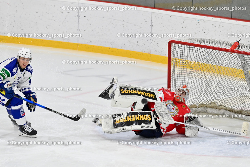 ESV Ferlach vs. UECR Eisbären Huben | #75 Kropiunig Ralf ESV Ferlach, #97 Fuetsch Johannes UECR EISBÄREN HUBEN, ESV Ferlach vs. UECR Eisbären Huben, ESV Ferlach vs. UECR Eisbären Huben am 31.10.2025 in Ferlach (HTC Eishalle Ferlach), Austria, (Photo by Bernd Stefan)