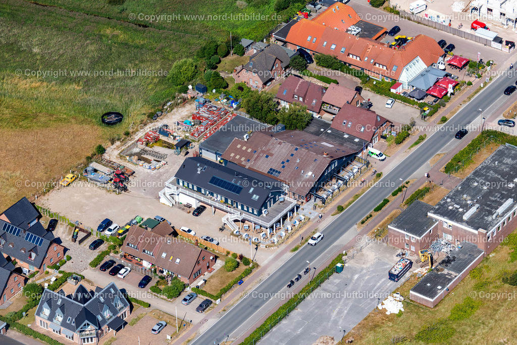 Sylt_List_Austernrestaurant_Dithmeyer_ELS_9033130822 | LIST 13.08.2022 Gebäude des Austernrestaurant " Dithmeyer " in List auf der Insel Sylt im Bundesland Schleswig-Holstein, Deutschland. // Building of the oyster restaurant " Dithmeyer " in List on the island of Sylt in the state Schleswig-Holstein, Germany. Foto: Martin Elsen