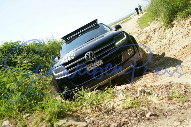 DSC08614 | Vierradfahrzeuge testen unterschiedliches Terrain - ueber Stock und Stein

Offroad Grundkurs im Steinbruch. Unterschiedliche Fahrgegebenheiten mit dem gelaendegaengigem Offroad-Fahrzeug. 

Deutschland, Geisingen, Steinbruch Meichle und Mohr, 10.06.2023