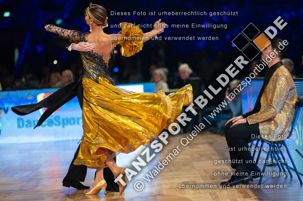 20251206-02627 | Hier finden Sie Tanz Bilder vom Latein und Standard Formationen tanzen. Sportbilder vom Tanzsport. Schöne Fotos und von Weltmeisterschaft, Europameisterschaft, Bundesliga, Regionalliga, Oberliga und Landesliga sowie von GOC Stuttgart, DanceComp, WM Bremen