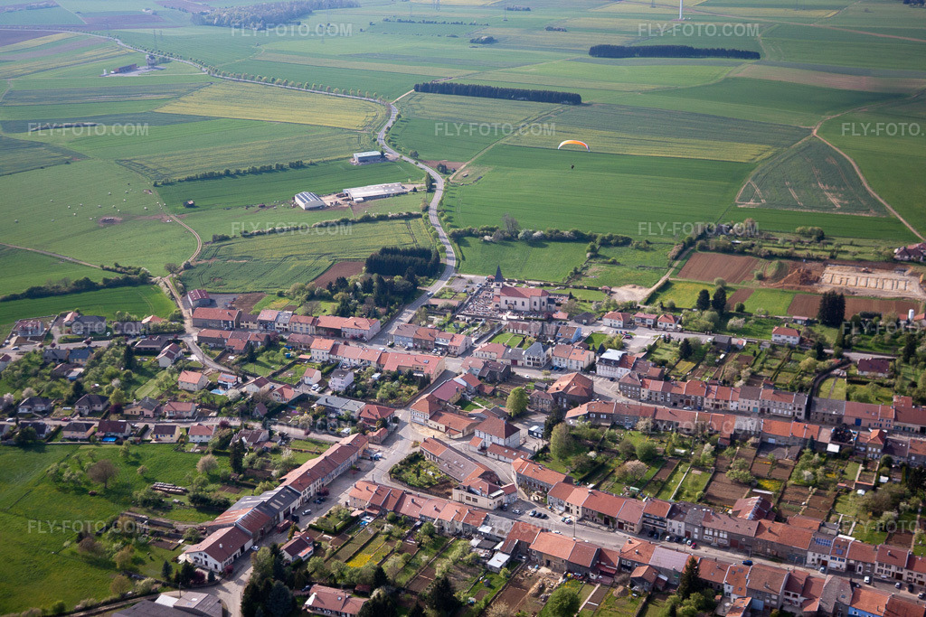 Aerial view: View of the town in Villers-la-Montagne in the state Meurthe et Moselle, France.Photo: IMG_39729.jpg taken on 04/16/2011 by Werner Riehm/FLY-FOTO.comResolution of the original: 4752 x 3168 px