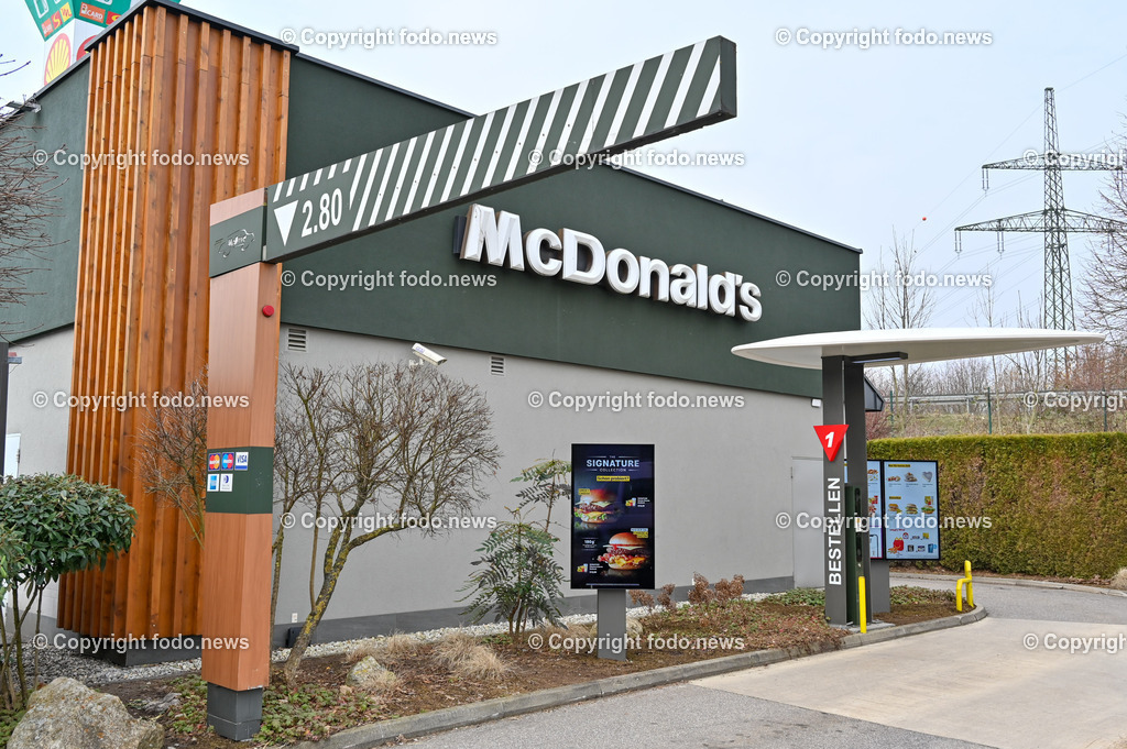 Haag am Hausruck_ McDonalds_ 23.02.2023-5 | 23.02.2023,Haag am Hausruck, AUT, McDonalds im Bild McDonalds, Restaurant, Fast Food, Drive In, Drohne
