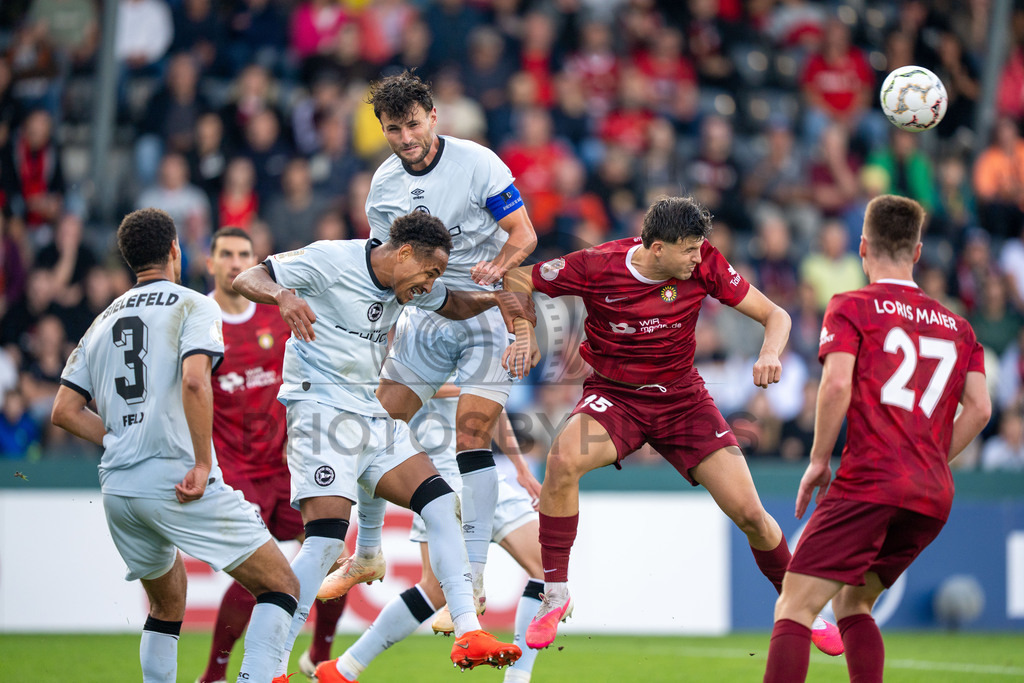 SG Sonnenhof Großaspach vs. Arminia Bielefeld, Fussball, DFB-Pokal, 1. Runde, 22.08.2026 | Antonis Aidonis (SG Sonnenhof Großaspach, #15),SG Sonnenhof Großaspach vs. Arminia Bielefeld, Fussball, DFB-Pokal, 1. Runde, 22.08.2026,DFB regulations prohibit any use of photographs as image sequences and/or quasi-video
